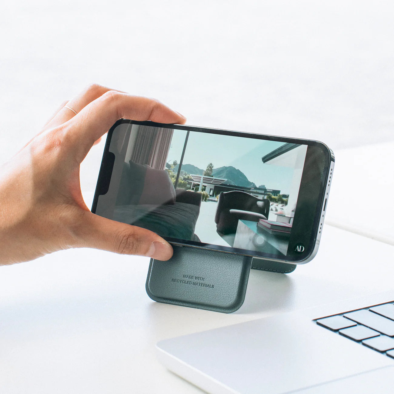 Native Union Active Wallet Stand | Slate Green