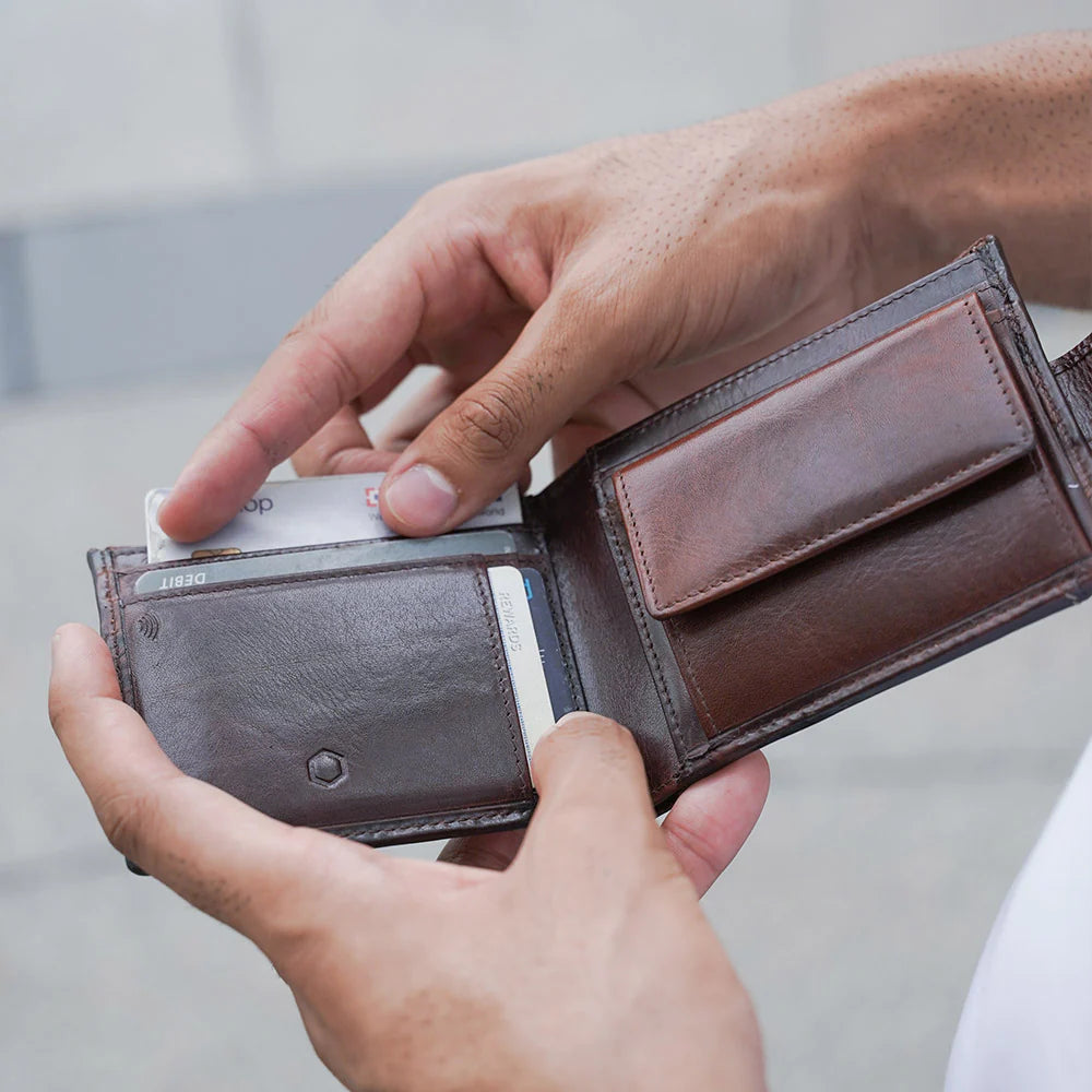 Jekyll & Hide Billfold Wallet Tab Closure | Coffee or Black